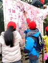 华体会（中国）青年志愿者集中开展清理校园“小广告”活动