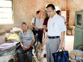 【华体会平台】淮北师大为砀山县刘楼村帮扶户送秋收秋种资金