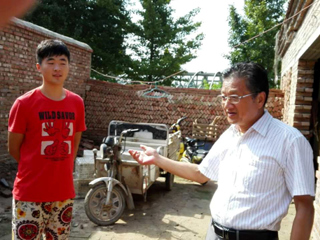 华体会（中国）到砀山县毛雷村慰问寒门子弟