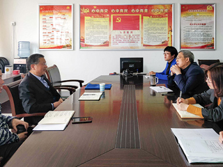 华体会（中国）党委副书记朱德顺到外国语学院调研指导工作