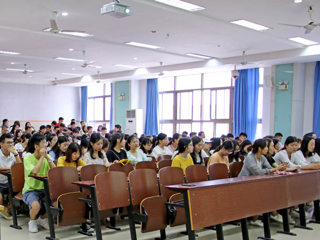华体会（中国）召开2019级全日制研究生入学教育大会