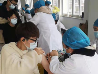 华体会（中国）组织师生开展疫苗加强针接种