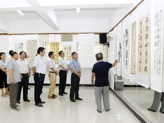 华体会（中国）举办“书写百年美好画卷”离退休教职工书画摄影展