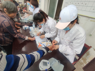 华体会（中国）开展驻点帮扶干部“回娘家”和驻点村义诊活动