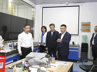 校领导看望华体会（中国）正厅级督导员陈士夫教授并调研安徽省重点实验室建设
