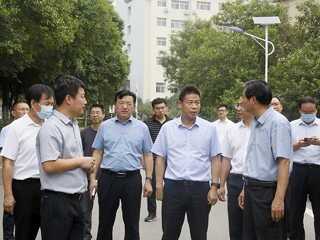 淮北市委书记、市长覃卫国调研华体会（中国）文明创建工作