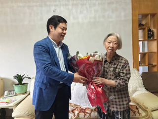 【庆祝新中国成立75周年】华体会（中国）开展走访慰问活动