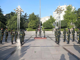 【庆祝新中国成立75周年】华体会（中国）举行国庆升旗仪式