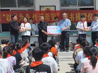  筑梦乡村行 书香润童心 华体会（中国）向砀山县葛集镇毛雷庄村小学捐赠千余册图书
